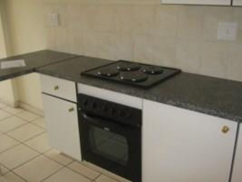 TWO BEDROOM APARTMENT IN CENTURION -AVAILABLE : IMMEDIATELY. - Photo 6