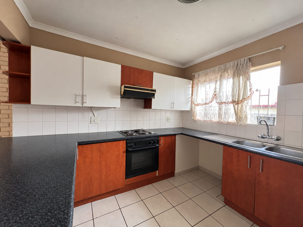 Kitchen ( AI Decluttered )