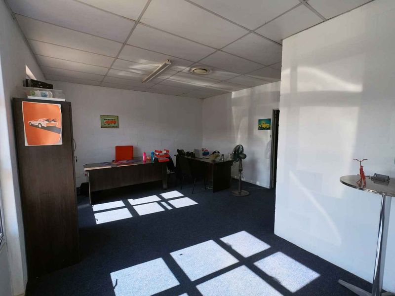 192 SMQ | WAREHOUSE_STORAGE AND OFFICES FOR SALE - Photo 4