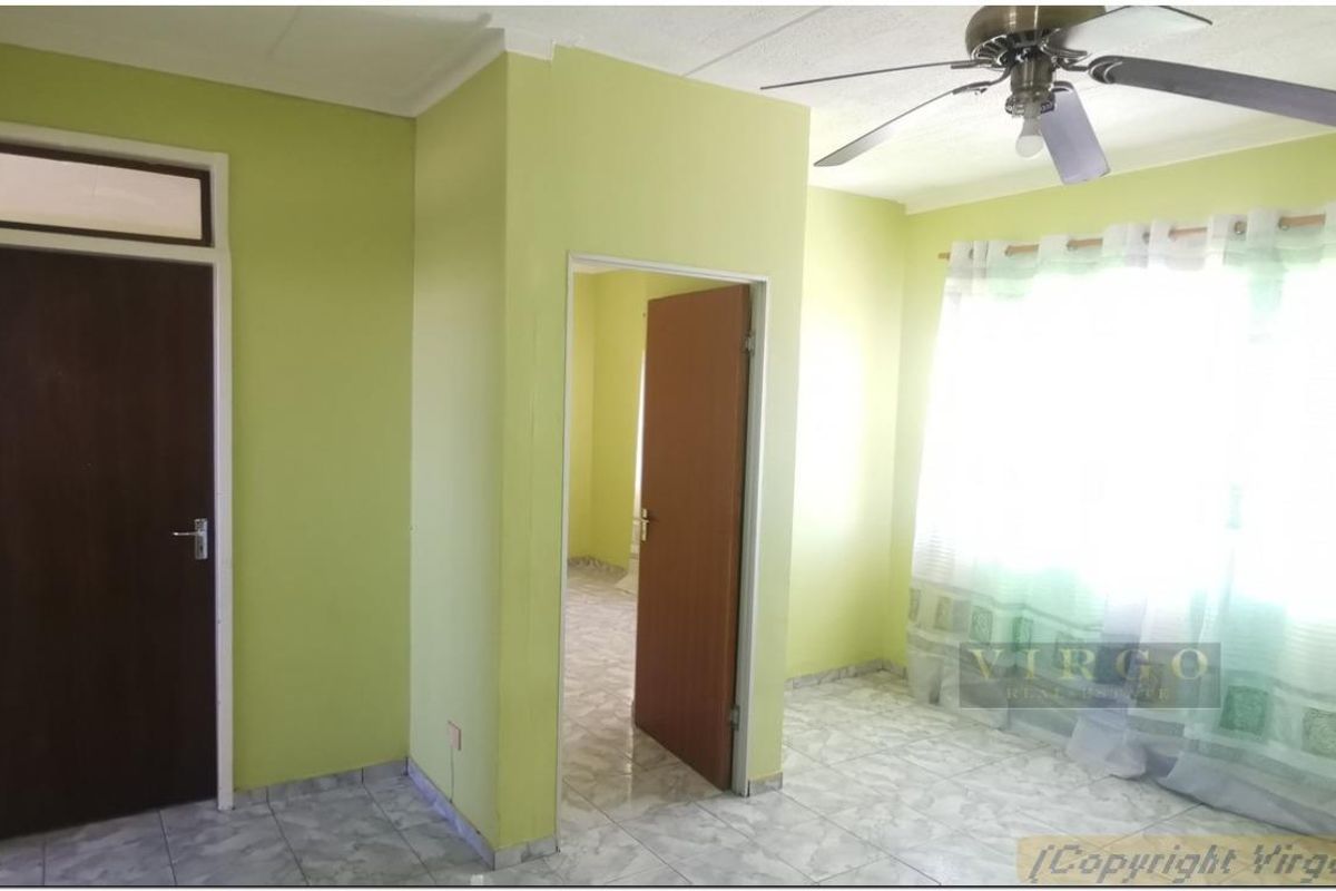 WELL MAINTAINED 2 BEDROOM APARTMENT FOR SALE IN WINDHOEK WEST: PASTEURHOF - Photo 2