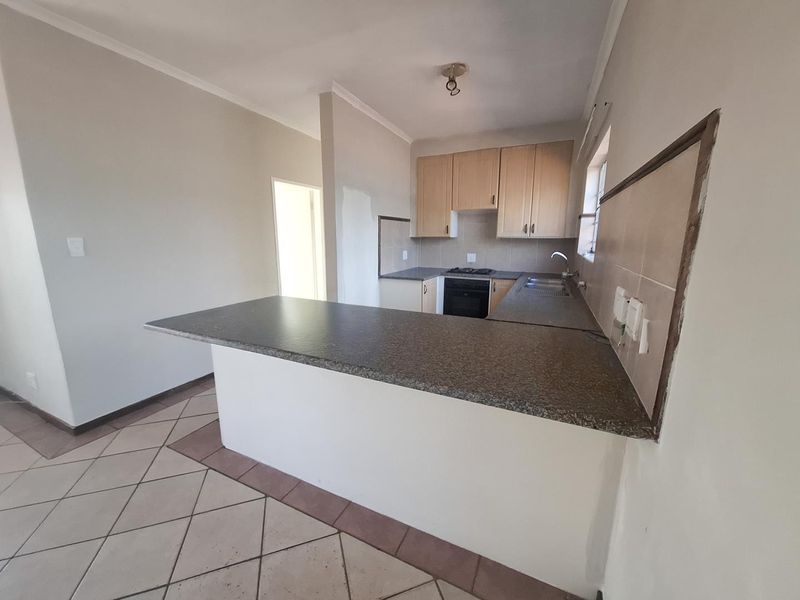 Charming 2-Bedroom Apartment in Windmill Complex, Mooikloof Ridge Estate - Photo 9