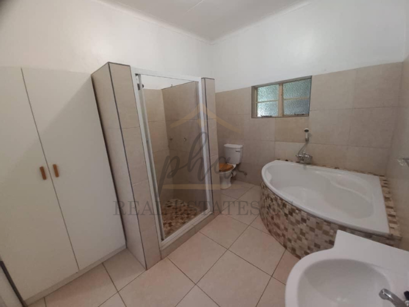 Spacious family home with flat in Tsumeb for sale below valuation - Photo 7
