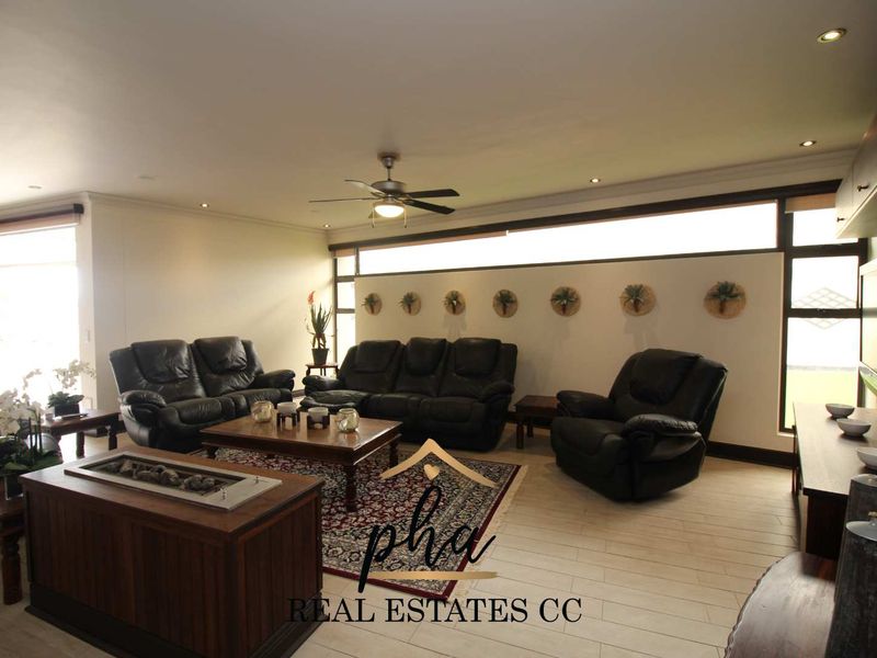5 Bedroom Family house for sale - Swakopmund (Extension 15) - Photo 3