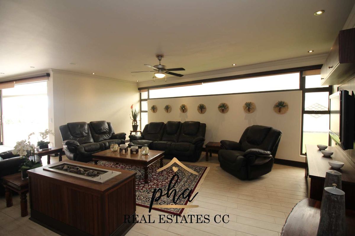 5 Bedroom Family house for sale - Swakopmund (Extension 15) - Photo 3