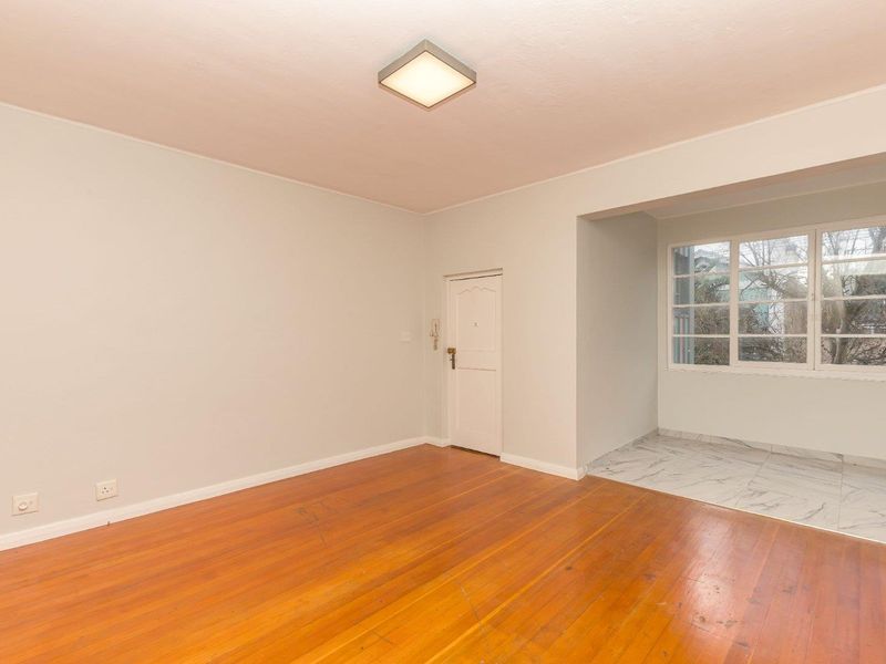 Modern First-Floor Apartment in the Heart of Sea Point - Photo 2