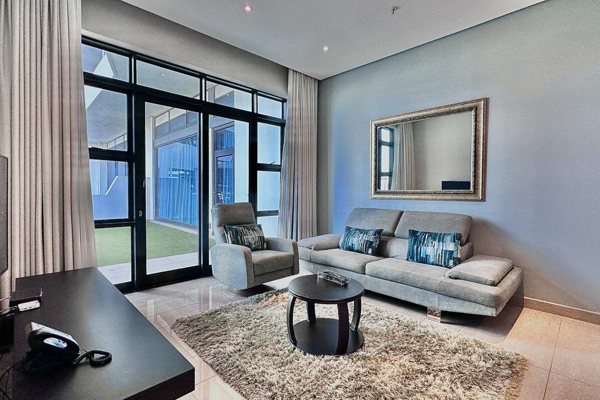 2 BEDROOM | 2 BATHROOM APARTMENT - Photo 3