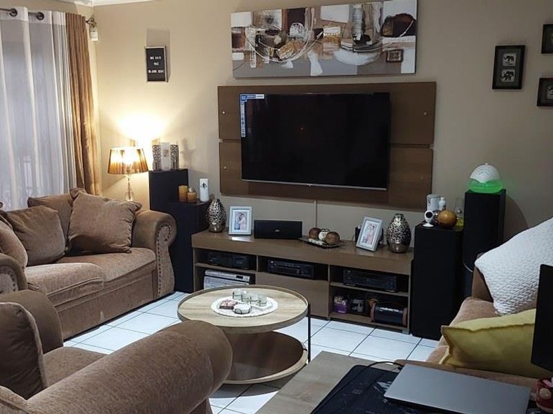 Spacious Duplex Cluster for Sale - Photo 2