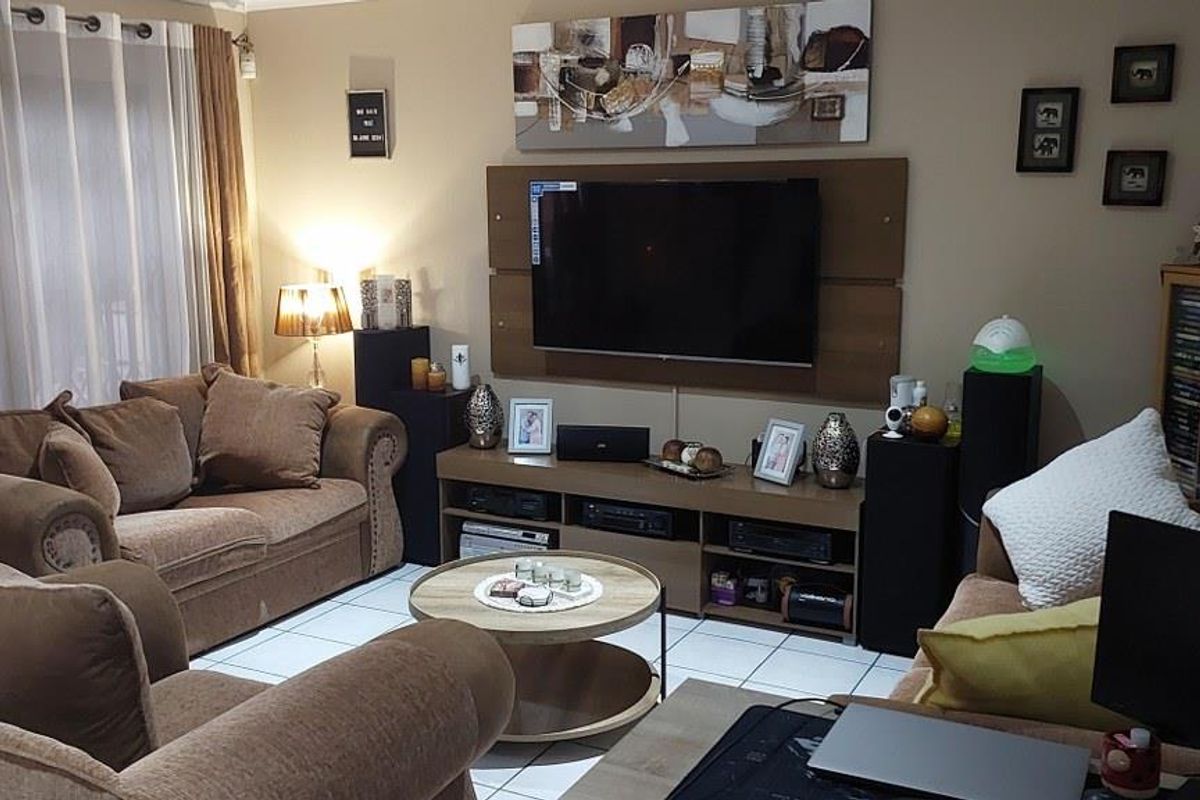 Spacious Duplex Cluster for Sale - Photo 2