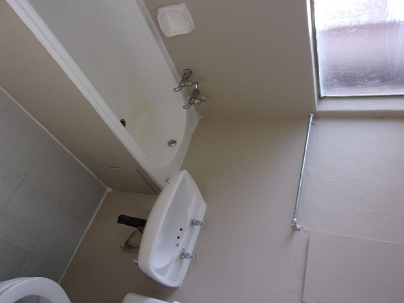 A BACHELOR FLAT TO RENT IN SUNNYSIDE - Photo 10