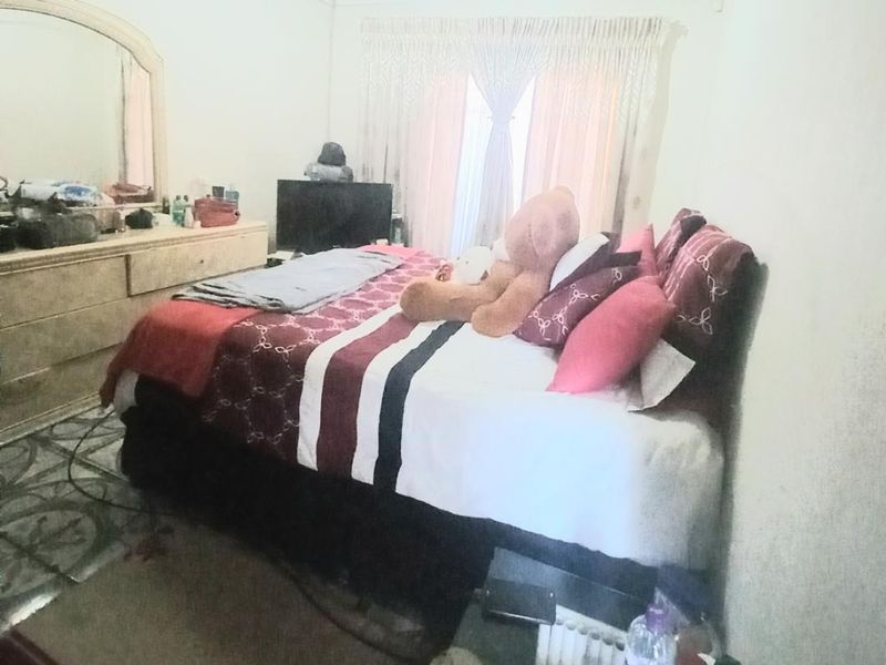 Charming Fixer Upper - Photo 6