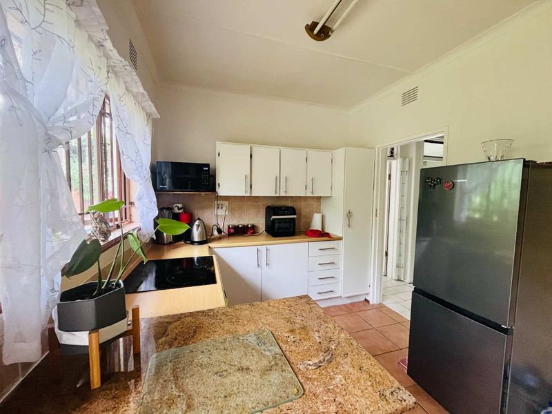 Hendra - 3-Bedroom Home with Flatlet, Double Garage and Pool in Sought-After Upper Glen Hills - Photo 7