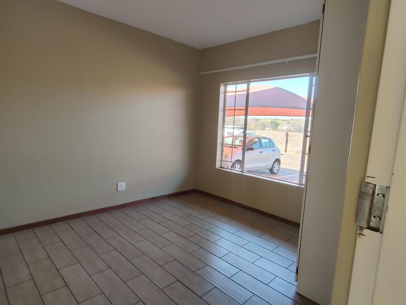 SPACIOUS 1 BEDR GROUNDFLOOR - Photo 7