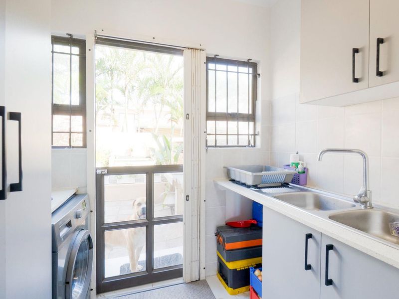 Completely renovated modern home - Photo 6