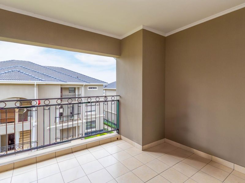 Apartment Close To Amenities - Photo 10