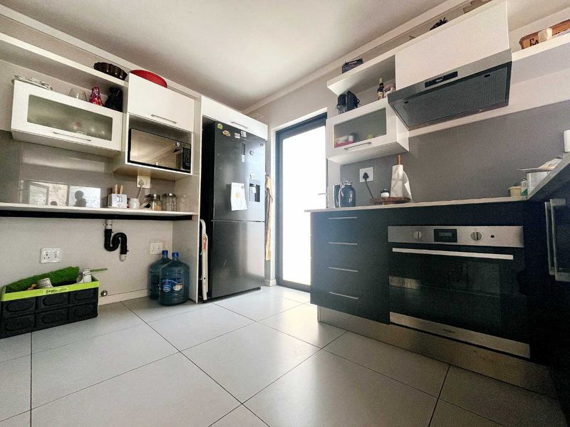 Spacious Double-Storey Townhouse in Secure Equestria Complex - Photo 7