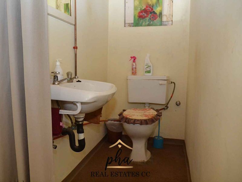 Immense house for sale with endless potential - Photo 7