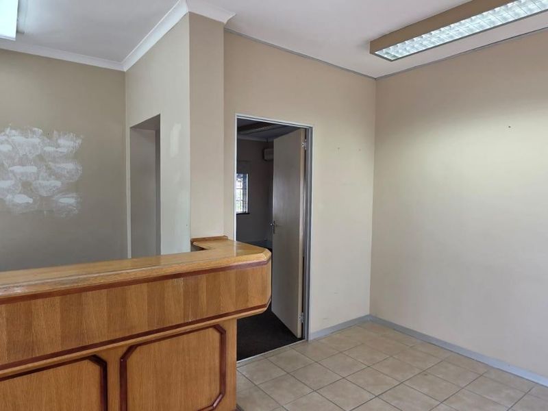 Commercial property for rent - Photo 5