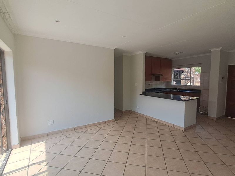 3 Bedroom Simplex in a pet friendly complex - Photo 5