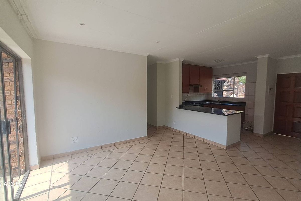 3 Bedroom Simplex in a pet friendly complex - Photo 5