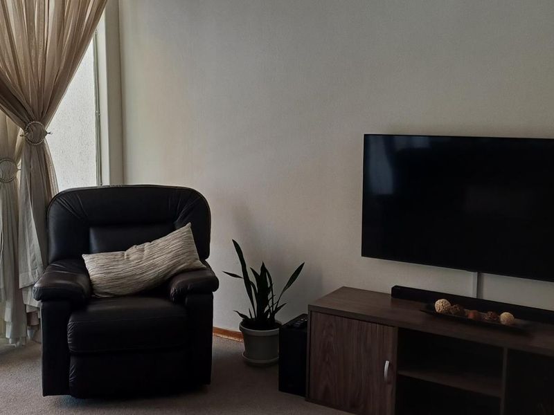 2  BED APARTMENT BENMORE GARDENS - Photo 5