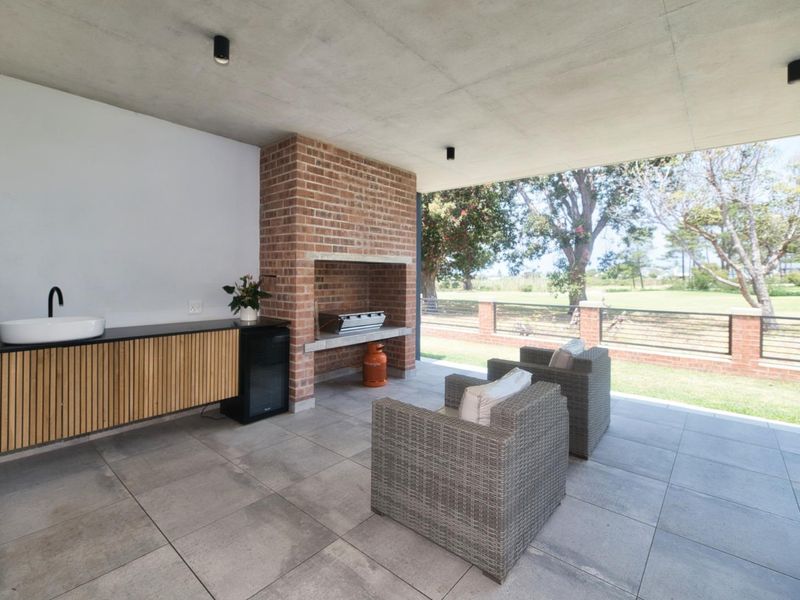 CONTEMPORARY RESIDENTIAL HOME - Photo 7