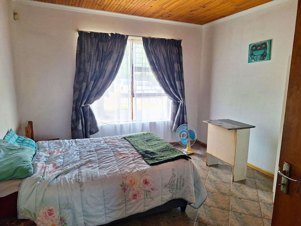 Bedroom 1 in braai room flat