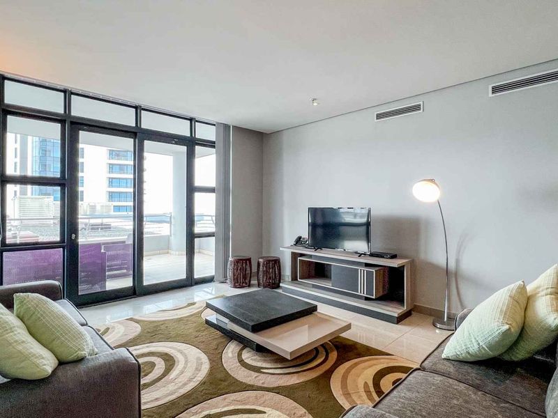 3 BEDROOM | 3 BATHROOM APARTMENT - Photo 4