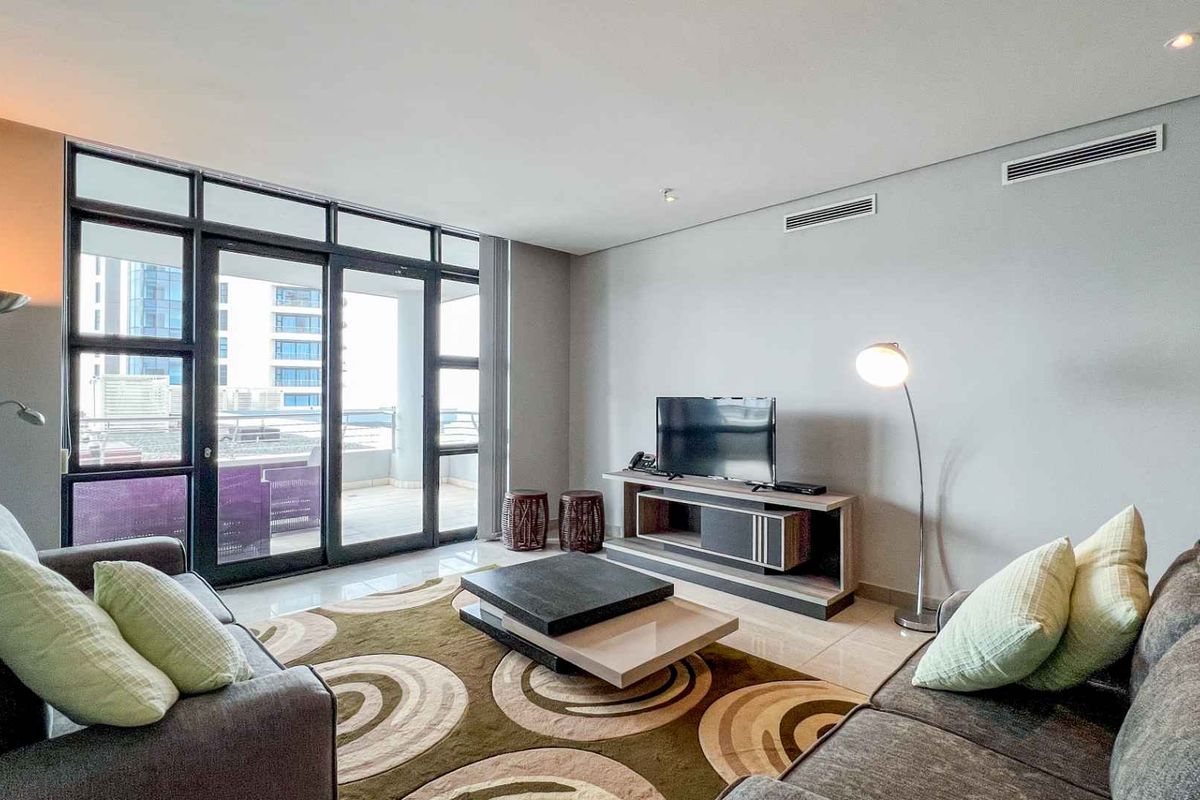 3 BEDROOM | 3 BATHROOM APARTMENT - Photo 4