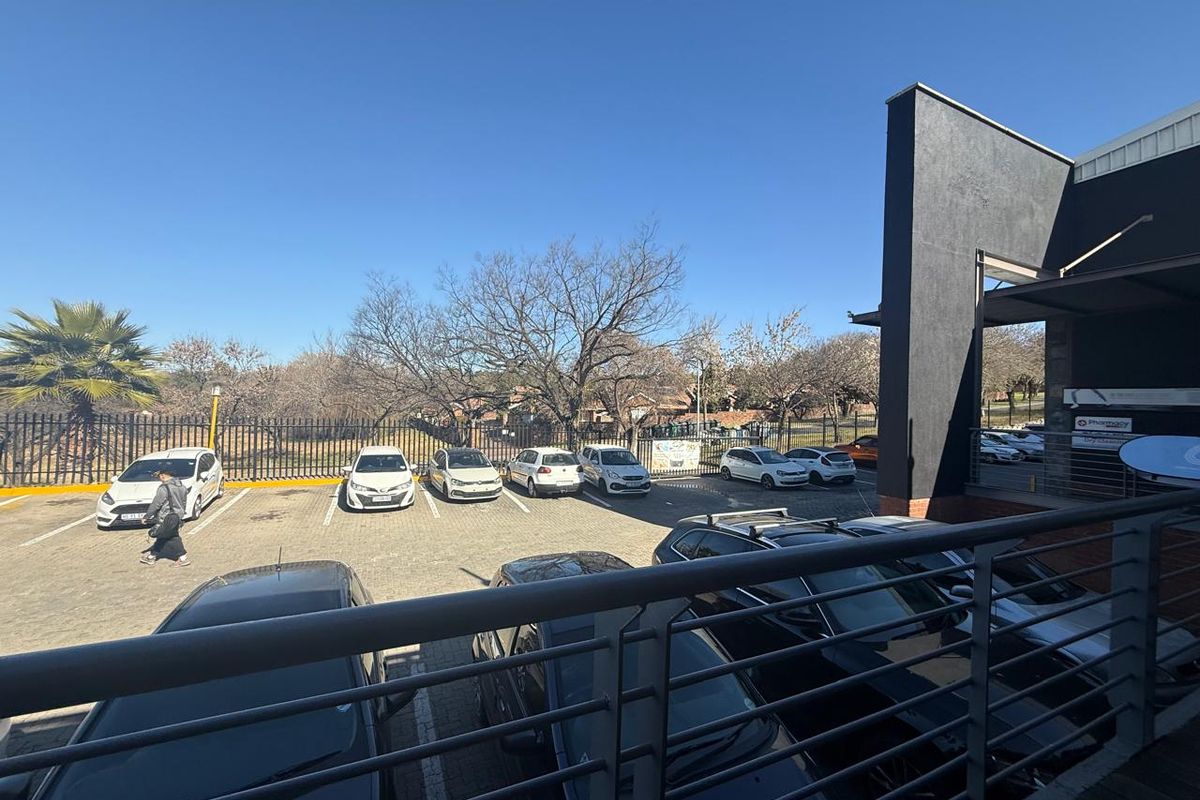 Retail Space to Let | Parkside Centre | 70m2 - Photo 2
