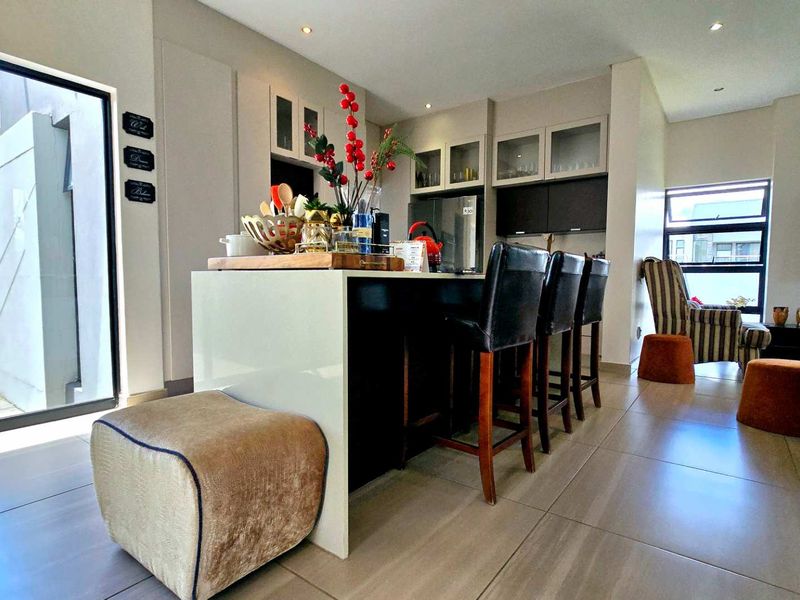 Elegant Double-Storey Home for Sale in The Hills Game Reserve Estate - Photo 4