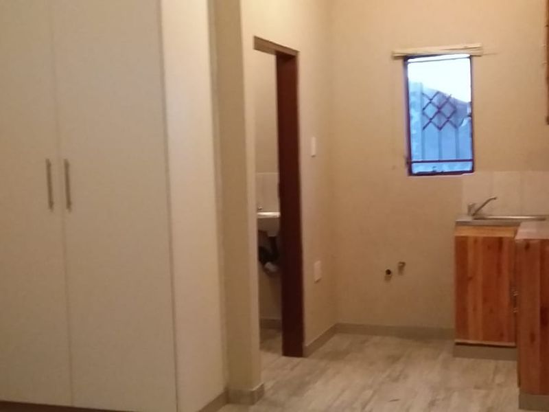 8 Bedroom House for Sale in Cosmo City - Photo 5