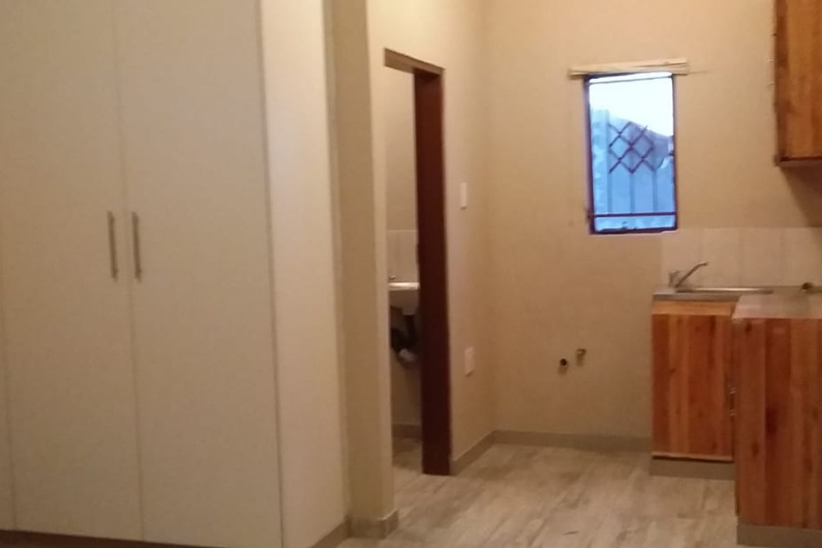 8 Bedroom House for Sale in Cosmo City - Photo 5