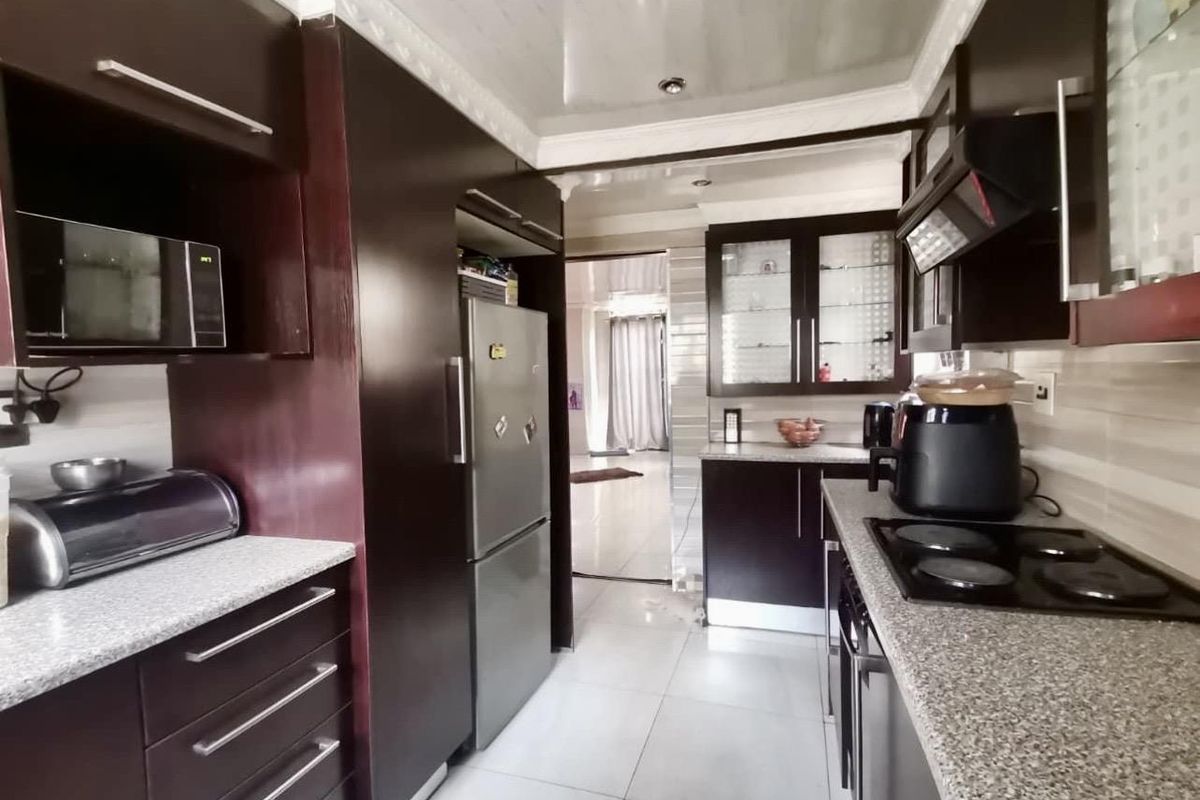 2-Bedroom Open-Plan Home with Beautiful Kitchen – Perfect Starter or Investment Property - Photo 3