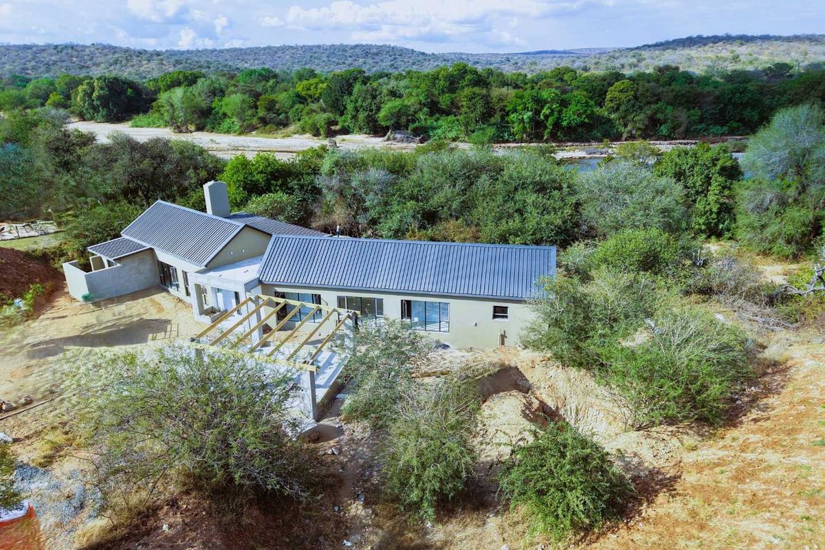Brand-New 3-Bedroom Riverfront Home – Elephant Rock Eco Estate - Photo 5