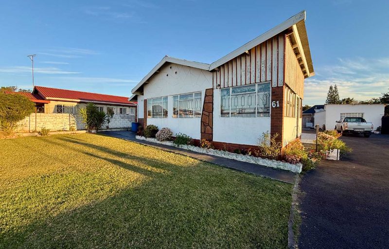 Spacious Family Home with Flatlets in Howick West