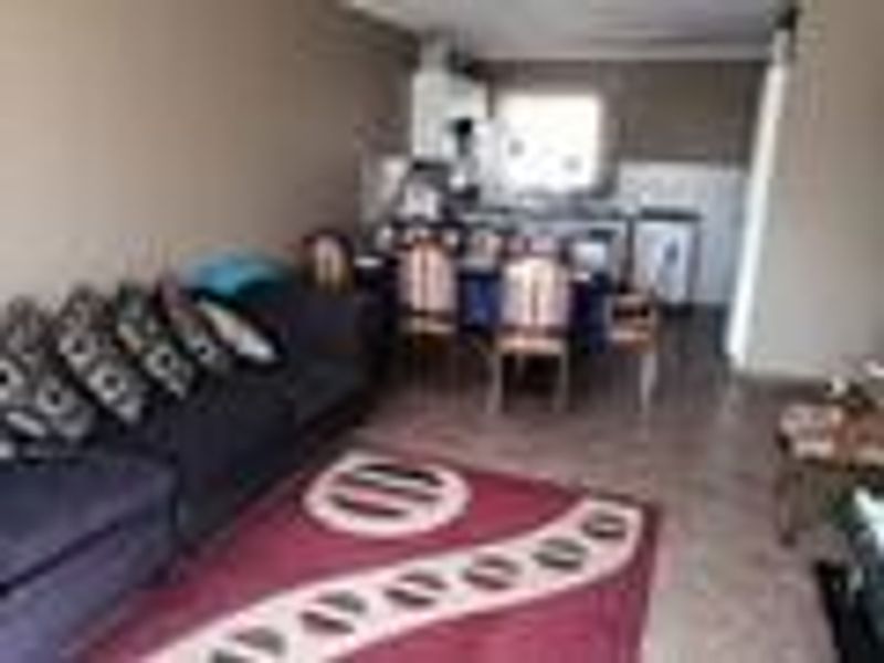 3 Bedroom Upstairs  Townhouse To Rent. - Photo 5