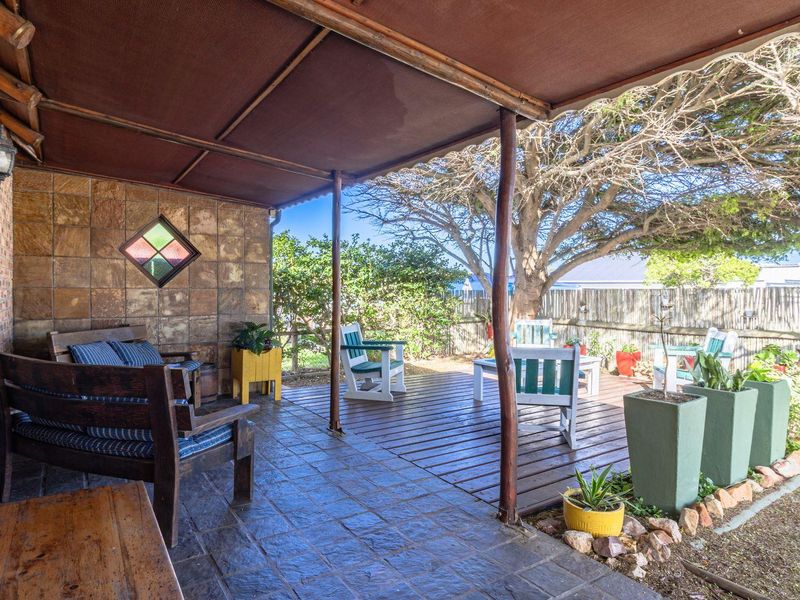 Timeless Appeal and Coastal Comfort - Photo 6