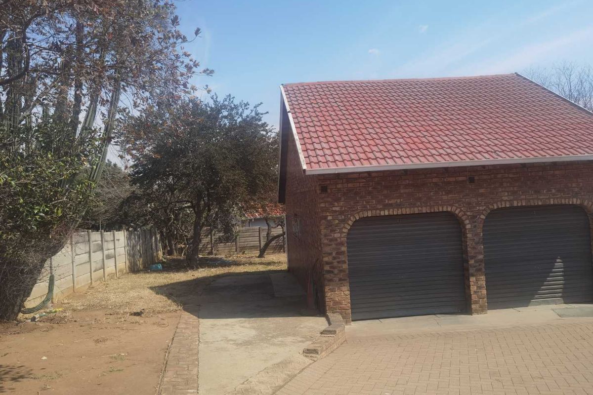 Low maintenance home for sale in Esther Park - Photo 3