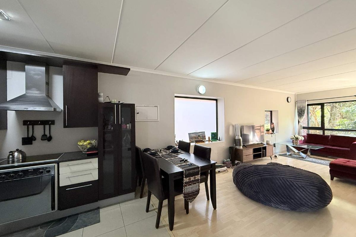 Modern 2-Bedroom Apartment in Atholl - Photo 2