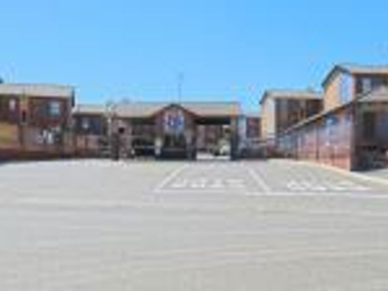 2 Bedroom Upstairs Unit - Photo 5