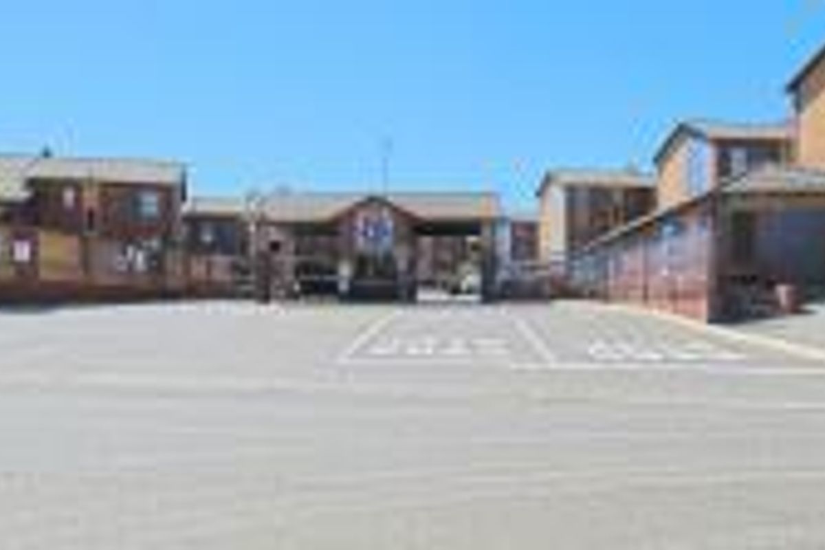 2 Bedroom Upstairs Unit - Photo 5