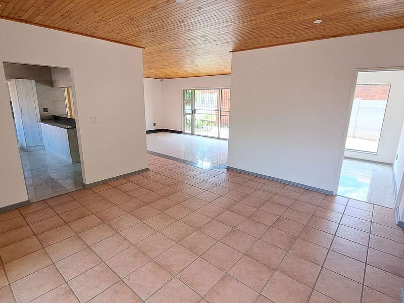 . "Prime Investment in Prestigious Heuwelsig" - Photo 5