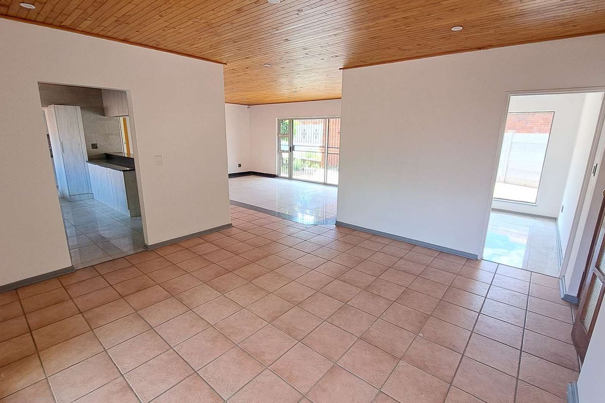 . "Prime Investment in Prestigious Heuwelsig" - Photo 5