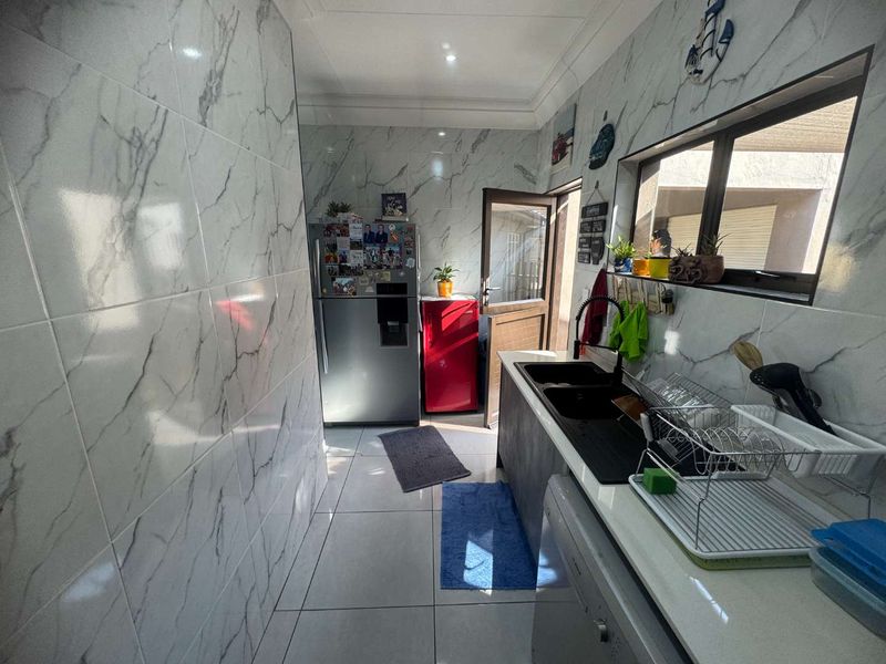 Large Family Home for Sale with Solar - Photo 5