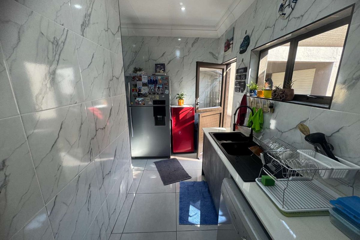 Large Family Home for Sale with Solar - Photo 5