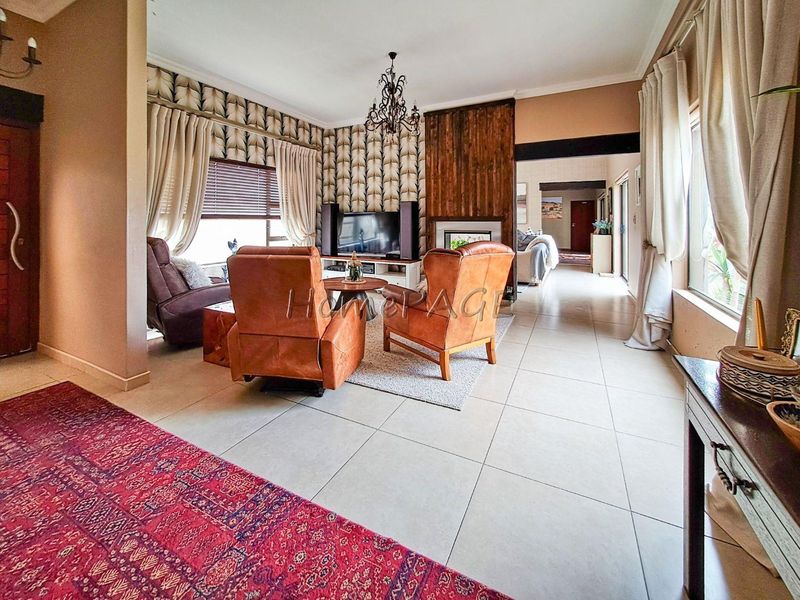 Meersig, Walvis Bay:  Beautiful, luxurious 3 bedroom home for sale - Photo 7