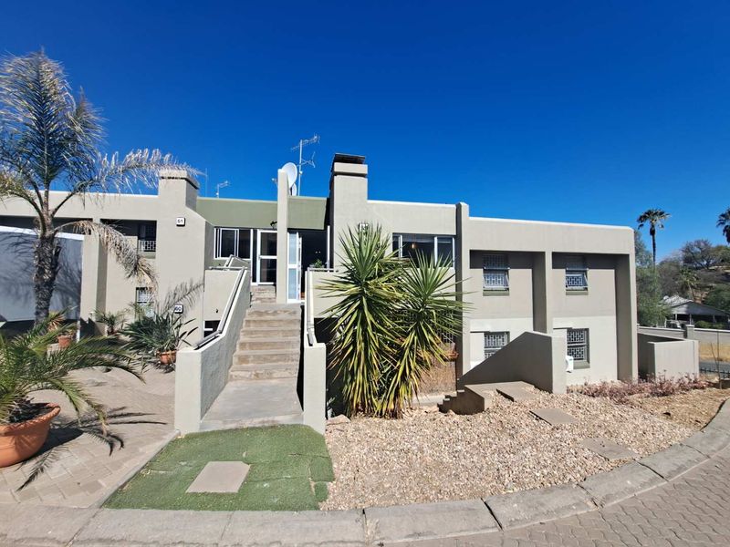 SUPER SOLE MANDATE – HOT PROPERTY IN KLEIN WINDHOEK! - Photo 6