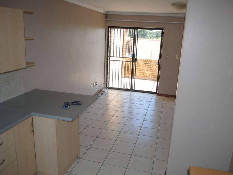 Neat Face-Brick Townhouse 2 Bedroom with Car port - Photo 2