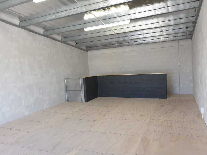 Secure unit within commercial business park! - Photo 2