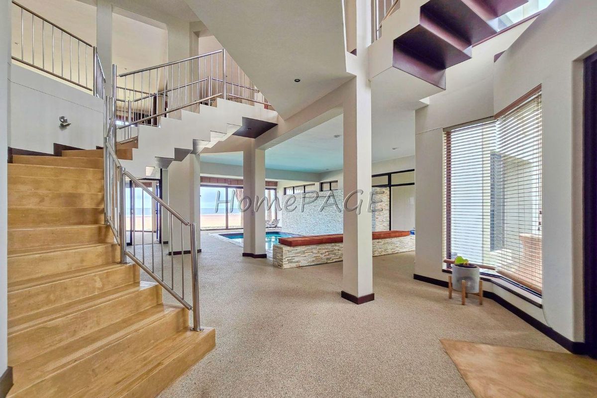 Long Beach Ext 1, Walvis Bay:  MAGNIFICENT 3 STOREY 4 BEDR BEACHFRONT home is for Sale - Photo 3